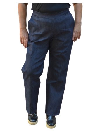 Plus size jeans with elastic waistband and pockets, wide leg