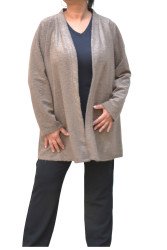 ✨ Your everyday essential! A soft, beige cardigan with a relaxed fit, perfect for effortless style and comfort.