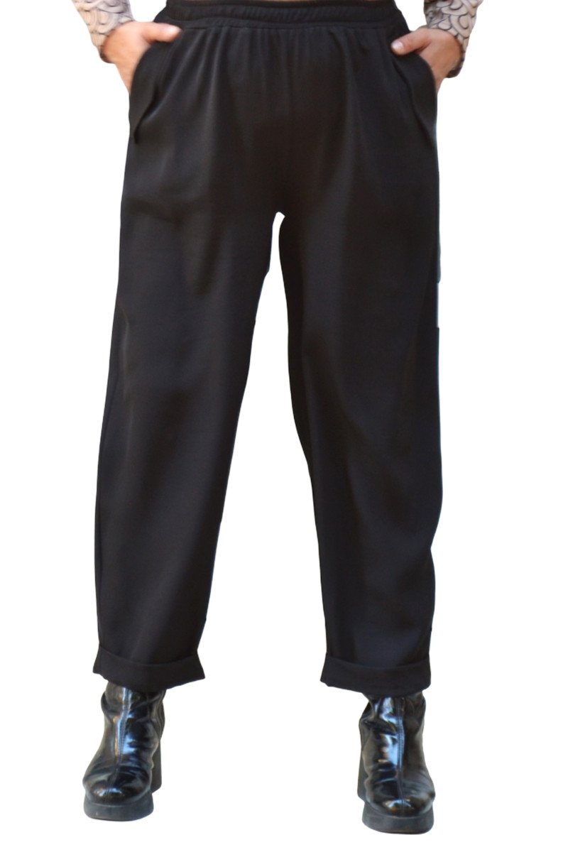 Black crepe trousers with elastic waistband, side pockets and turned-up hem - plus size